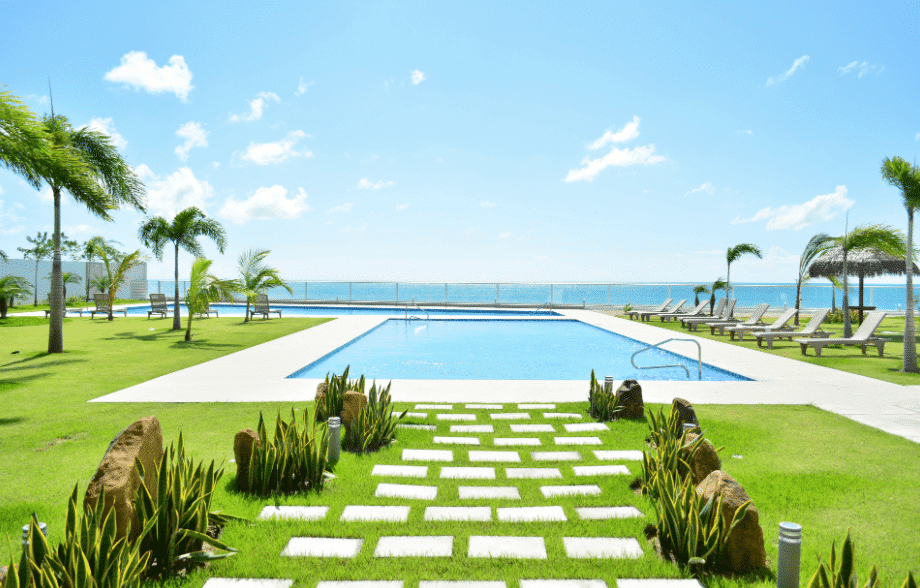 royal-palm-pool-in-gorgona-panama