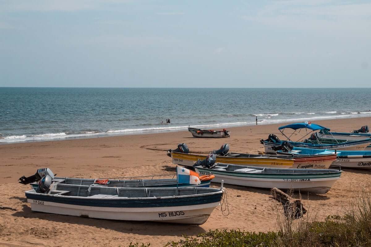 boats-in-pedasi-panama